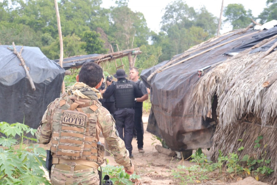 cem-policiais-de-diferentes-unidades-da-policia-civil-participaram-da-operacao-adsumus-estado-presente