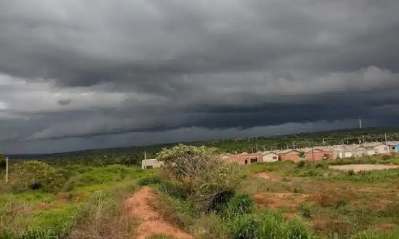 formacao-de-chuva-na-regiao-do-setor-costa-esmeralda-em-araguaina