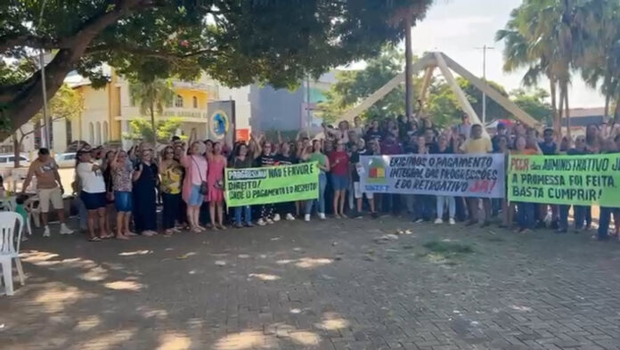 professores-da-rede-municipal-de-araguaina-durante-manifestacao