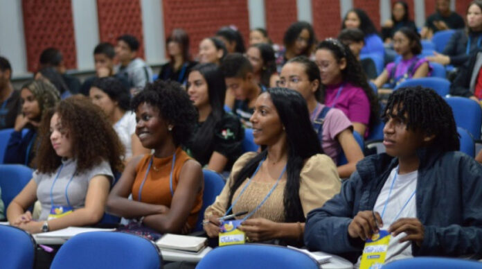 e967782f61a3c18bf94f2c2445695492